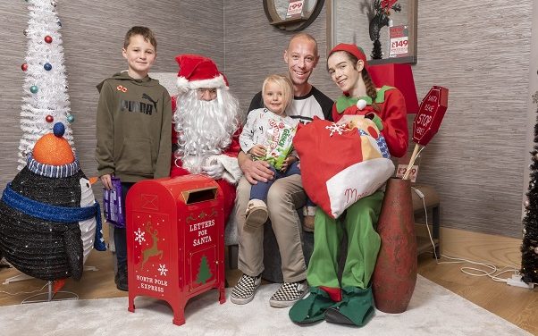 Plymouth has First Visit From Santa at ScS Store!