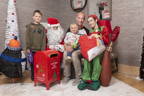Plymouth has First Visit From Santa at ScS Store!