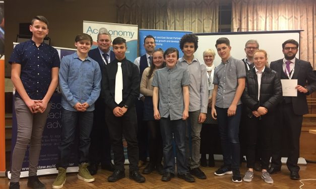 Humphries Kirk invests in Young Enterprise groups at Dragons’ Den event