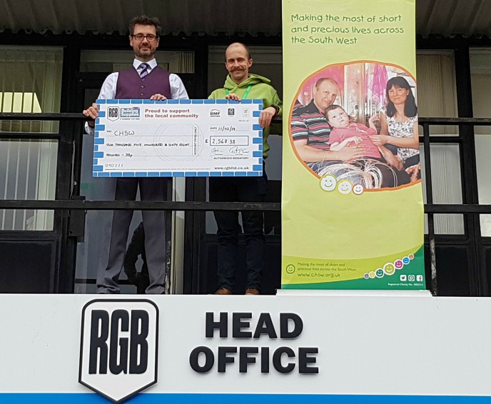 Builders merchants fundraising day raises over £2,500 for children’s hospice