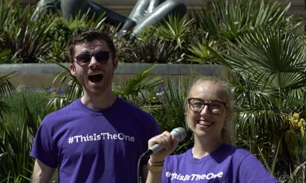 This is the One! Singer and pianist flashmob brings Bristol to a standstill