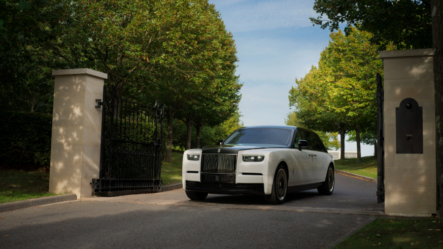 Spectacular, Singular and Distinctly Successful: Rolls-Royce Presents Bespoke Trends, Innovations and Achievements in 2025